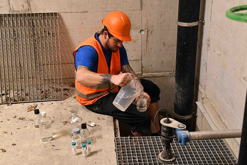 Regelmässige Beprobung des Sickerwasser durch externes Fachbüro