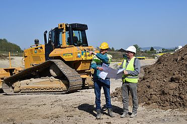 Projektleiter Ressourcen der Eberhard Unternehmungen mit externem Bauleiter